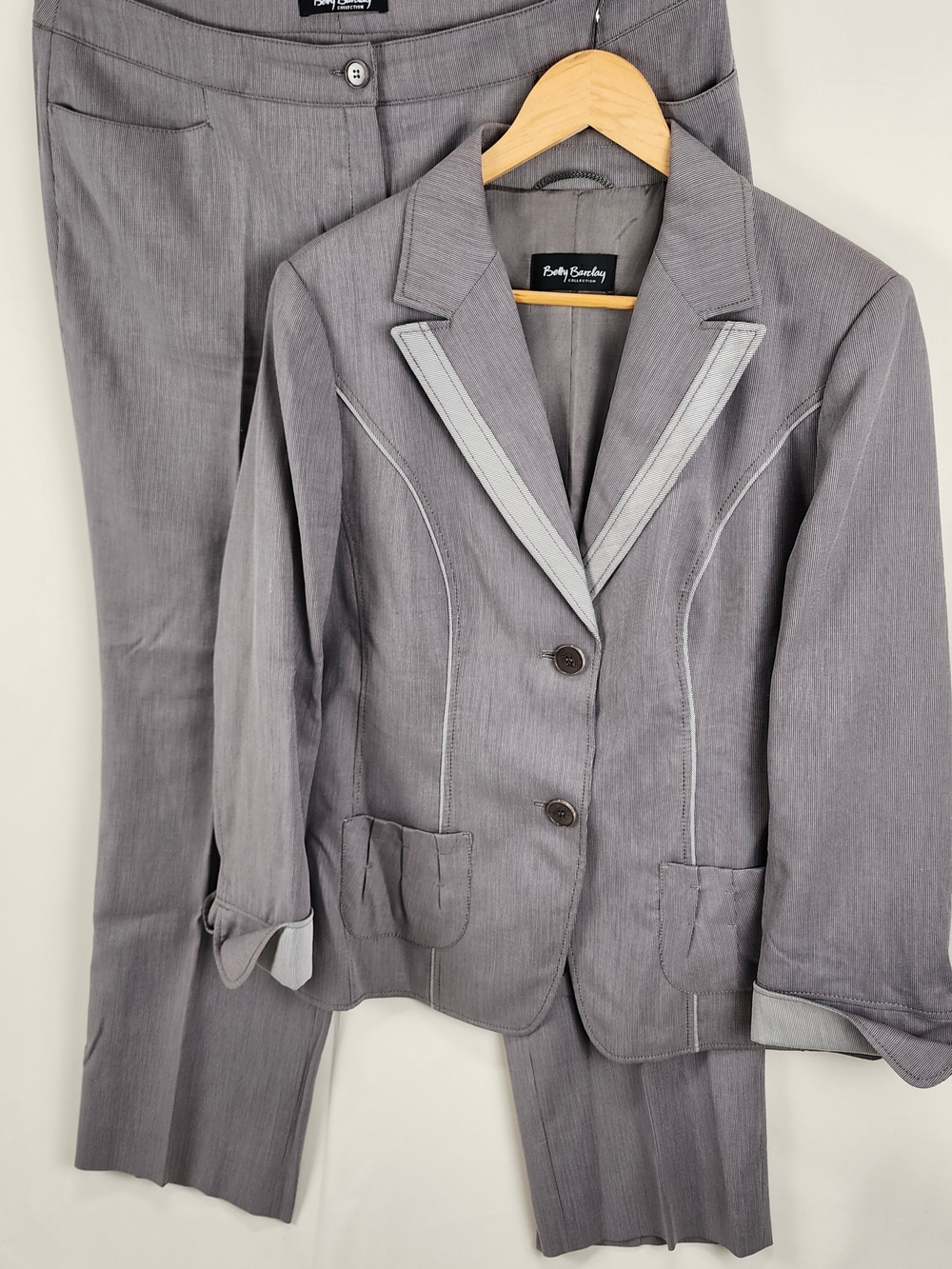 Betty Barclay Women's Gray Two-Piece Tailored Pantsuit